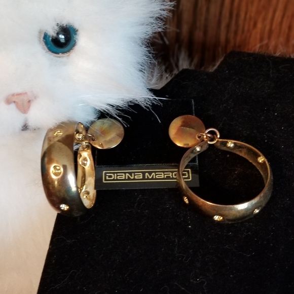 NWT Diana Marco pierced earrings gold color metal - Picture 1 of 1